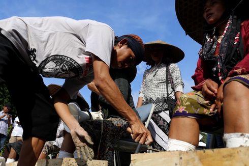 Lagi, Petani Kendeng Mencor Kaki di Depan Istana