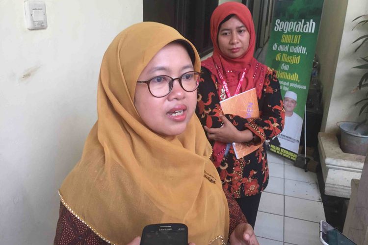 Wakil Ketua KPAI Komisioner Bidang Pengasuhan Rita Pranawati menemui FY, babysitter yang melakukan penganiayaan terhadap balita yang diasuhnya di Kembangan, Jakarta Barat, Jumat (2/2/2018).