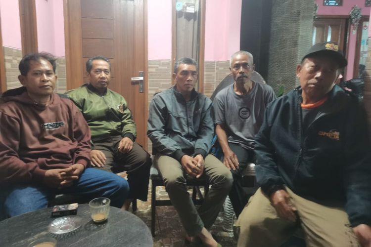 Warga Punclut menyampaikan keluhannya terkait villa di sekitar wilayahnya yang merusak jalan dan tidak izin ke tetangga. Keluhan itu pun disampaikan ke Gubernur Jabar Dedi Mulyadi. 