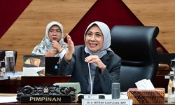 Komisi X Desak Pemerintah Jamin Hak Pendidikan Anak Terdampak Bencana