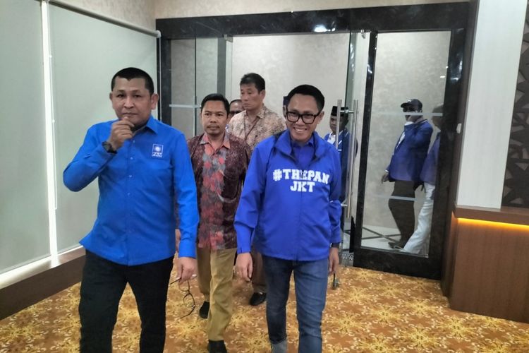 Ketua DPW PAN DKI Eko Hendro Purnomo atau yang lebih dikenal dengan nama panggung Eko Patrio saat mengunjungi Kantor KPU DKI Jakarta, Jumat (12/5/2023).