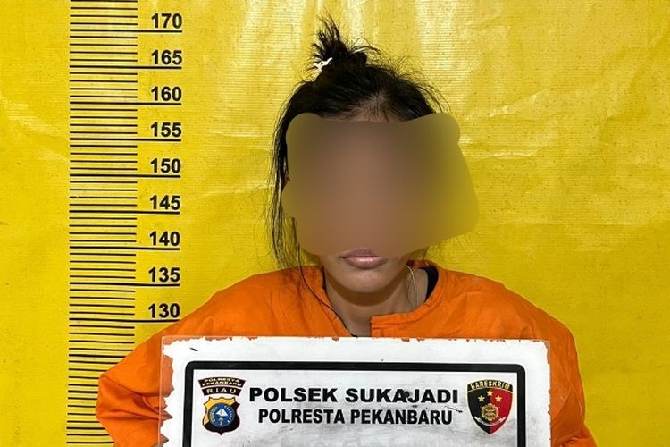 Pelaku pencurian, SM (33) saat diamankan di Mapolsek Sukajadi, Pekanbaru, Riau, Rabu (3/7/2024).
