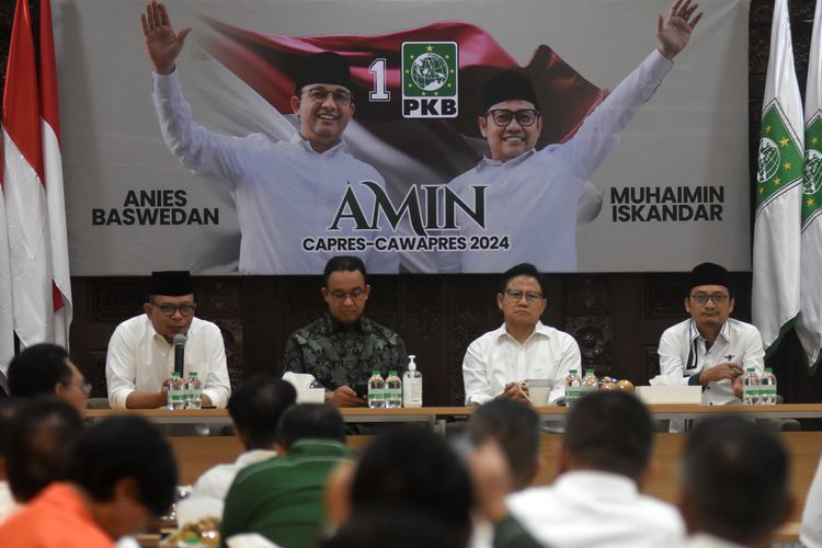 Ketua Umum Partai Kebangkitan Bangsa (PKB) yang juga cawapres Muhaimin Iskandar (kedua kanan) bersama bakal calon presiden Koalisi Perubahan Anies Baswedan (kedua kiri) menggelar pertemuan di kantor DPP PKB, Jakarta, Senin (11/9/2023). Pertemuan tersebut membahas rapat pemenangan bersama pengurus DPP PKB. ANTARA FOTO/Indrianto Eko Suwarso/Spt.