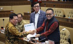 Raker dengan Komisi II DPR, Menpan-RB Paparkan 7 Agenda Prioritas