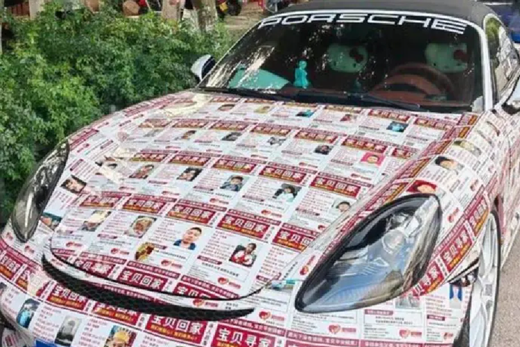 Mobil Porsche Sengaja Dipenuhi 90 Poster Anak Hilang, Pemilik Ingin Bantu Mereka Pulang