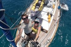 Berlayar di Tengah Laut, Pasangan Ini Tak Tahu Dunia Dilanda Covid-19