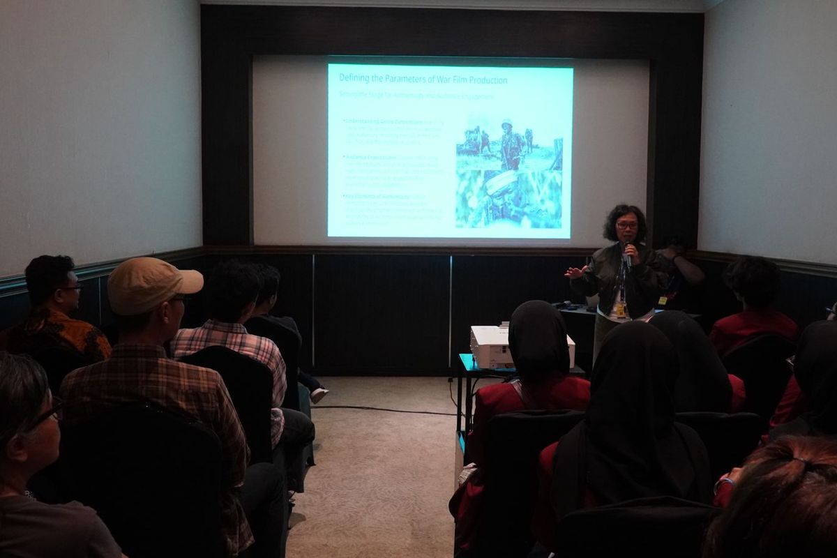 Sharing session tentang manajemen produksi film perang di JAFF Market, Selasa (3/12/2024).