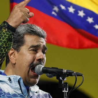 Presiden Venezuela Nicolas Maduro saat berpidato di hadapan massa pendukungnya dalam kampanye menjelang pemilihan kepala daerah di Caracas, 22 Mei 2025. Maduro ditangkap AS pada 3 Januari 2026. Profil Nicolas Maduro, Presiden Venezuela yang Ditangkap AS dan Tuduhan yang Menjeratnya
