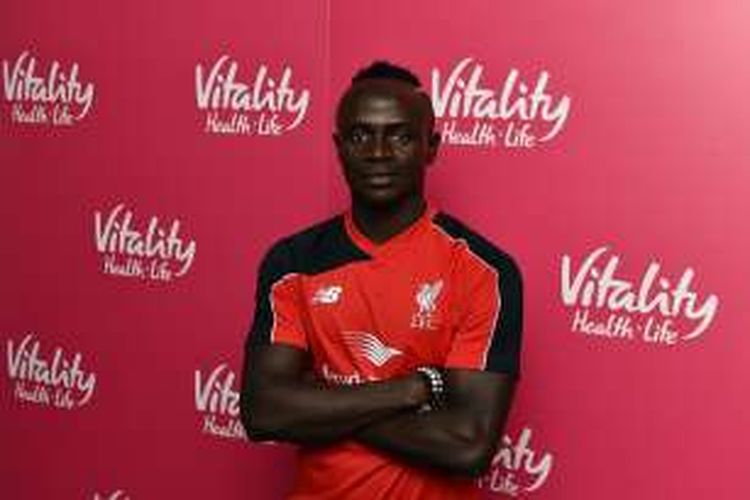 Pemain asal Senegal, Sadio Mane mengenakan seragam Liverpool.