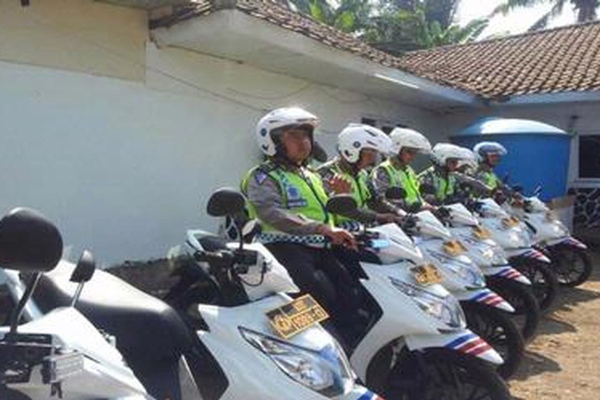Unit sepeda motor kepolisian yang disiagakan untuk mengurai kemacetan di jalur mudik Idul Fitri 1433 Hijriyah.