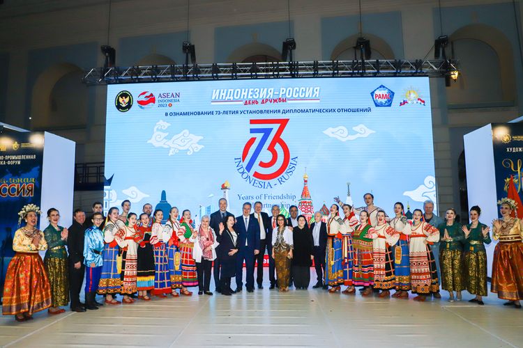 Dubes RI Jose Tavares & seluruh pengisi acara dari Rusia dan Indonesia di Pentas Budaya Persahabatan Indonesia-Rusia 2023.
 