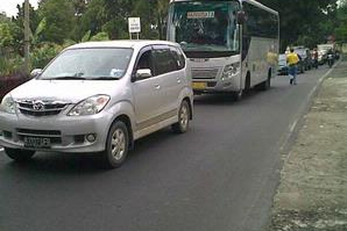 Kemacetan di Jalan Raya Puncak, Gadog, Rabu (30/12/2009)