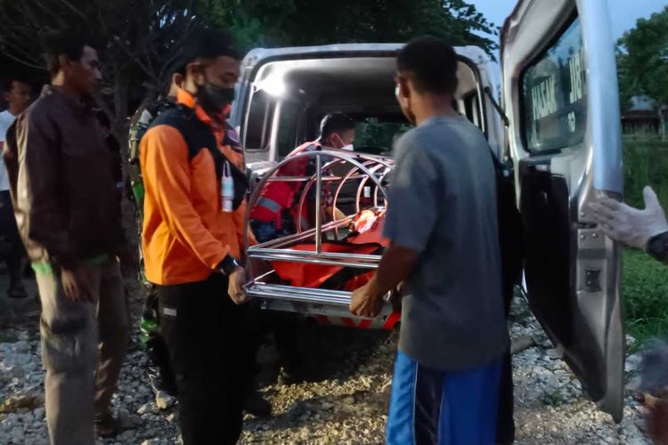 Hartono (21) ditemukan tewas tenggelam di Waduk Nglangon, Kecamatan Kradenan, Kabupaten Grobogan, Jawa Tengah tak jauh dari rumahnya, Kamis (11/11/2021) sore. 