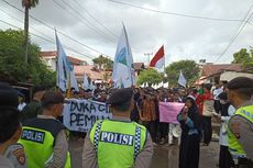 Kecewa pada Kedua Capres, Mahasiswa Demo di KPU Sumatera Barat