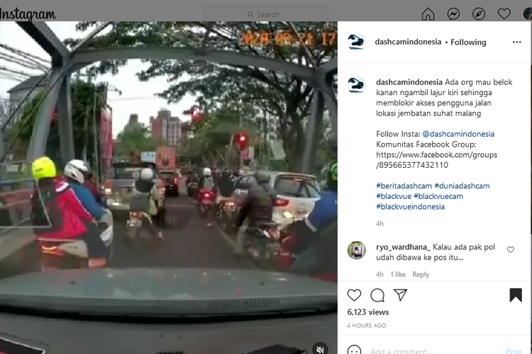 Mobil salah lajur di persimpangan