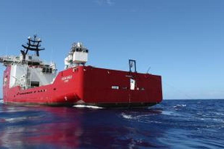 Kapal milik Australia, Ocean Shield yang membantu pencarian Malaysia Airlines MH370 di Samudera Hindia.