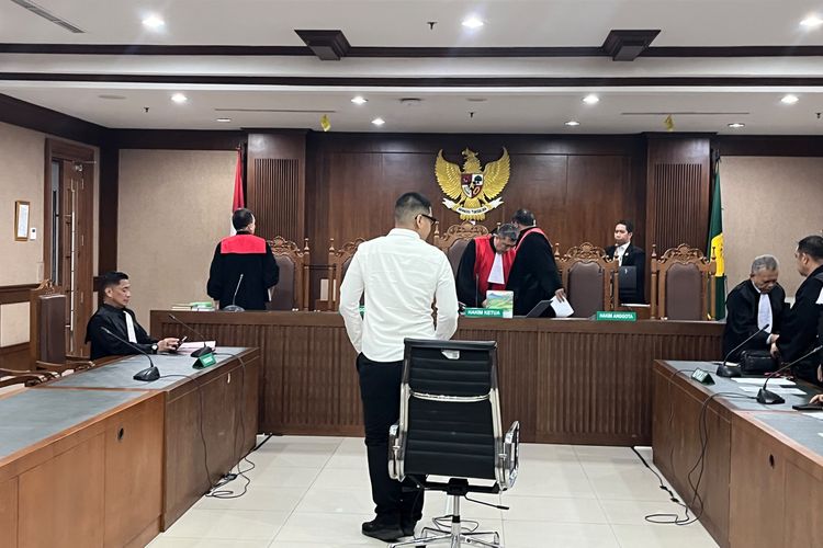 Pengacara Didakwa Peras Pengusaha Rp 500 Juta di Jakpus, Ancam Pukul Korban Pakai Palu