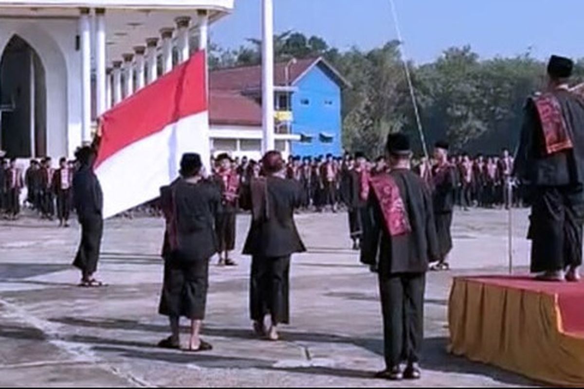 Upacara HUT ke-80 RI di pesantren