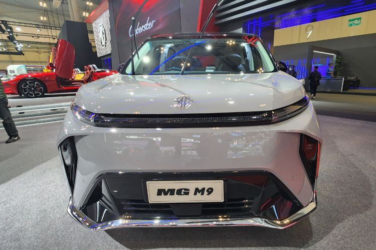 Tampak depan MG Maxus 9 di GIIAS 2024.