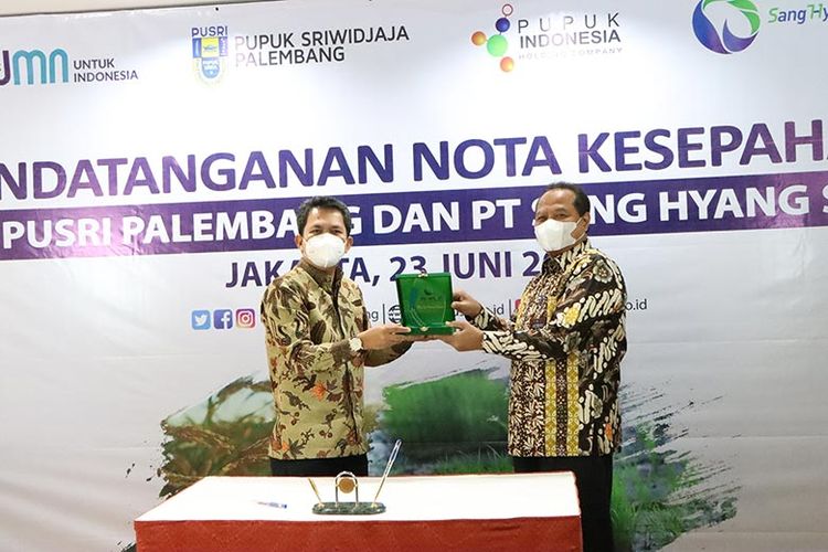 Penandatanganan MoU PT Pupuk Indonesia dengan PT Sang Hyang Seri, Rabu (23/6/2021).