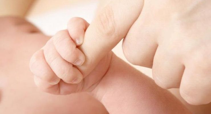 Seri Baru Jadi Ortu: Pusar Bayi Baru Lahir Harus Ditempel Koin?