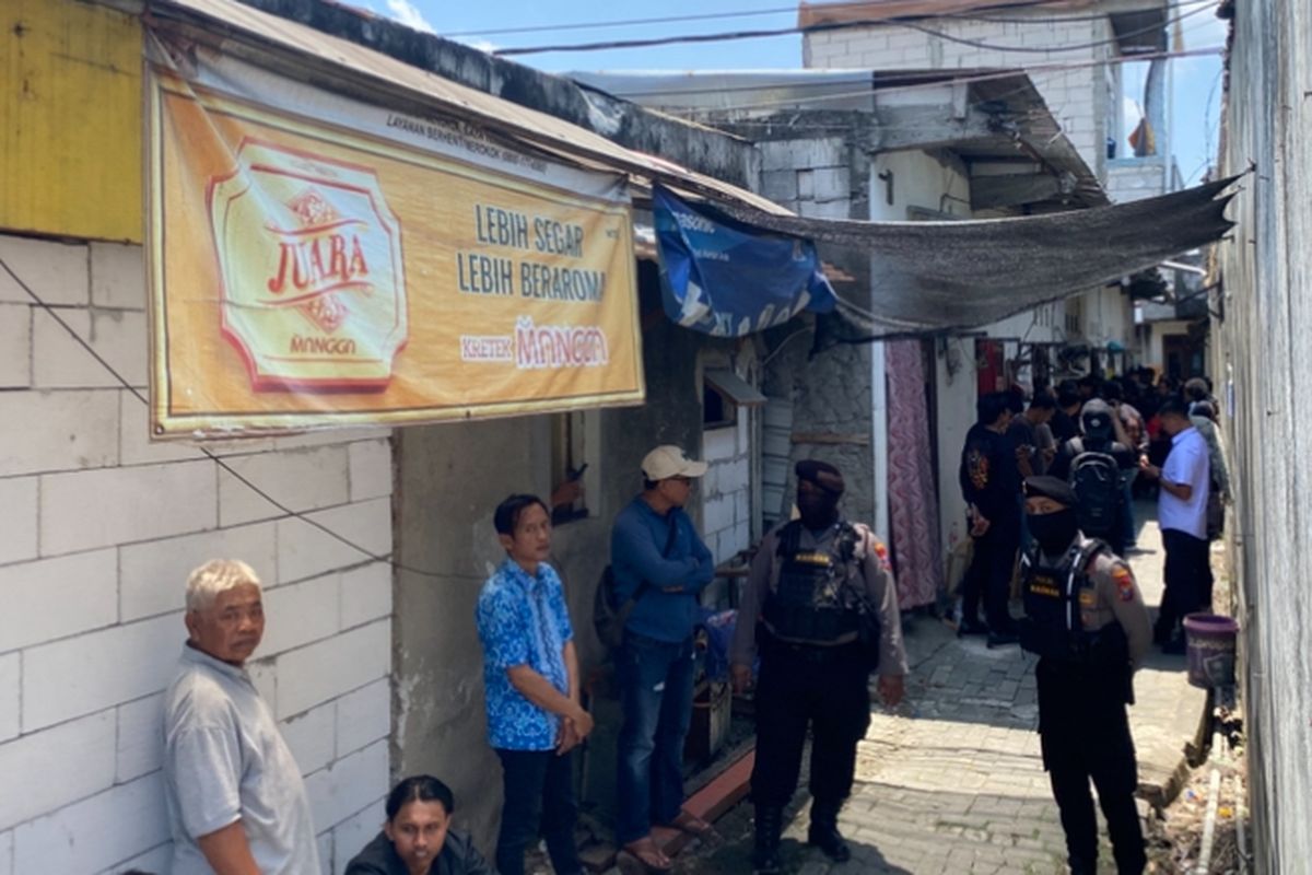 Proses rekonstruksi mutilasi di tempat kos Surabaya, Rabu (17/9/2025).