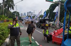 Ada Demo di DPR, Jalan Gerbang Pemuda Menuju Gatot Subroto Ditutup