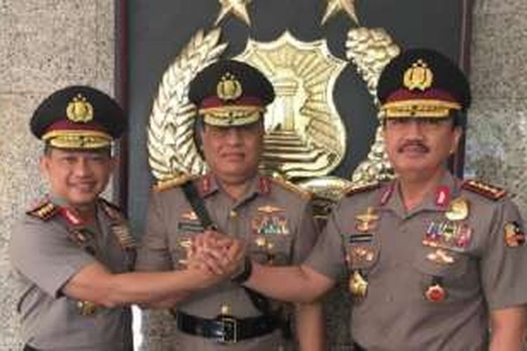 Wakapolri Komjen Sjafruddin (tengah) usai pelantikan, Sabtu (10/9/2016), diapit Kapolri Jenderal Tito Karnavian (kiri) dan Kepala BIN Jenderal Budi Gunawan.