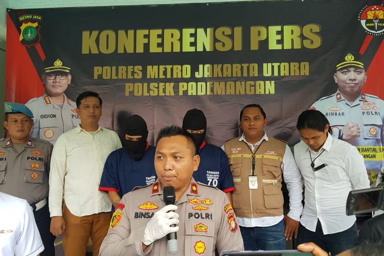 Kapolsek Pademangan Kompol Binsar Hatorangan Sianturi dalam jumpa pers di Polsek Pademangan, Jakarta Utara pada Sabtu (25/3/2023). 