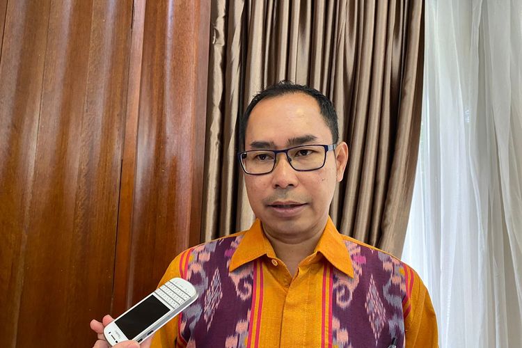 Direktur Perlindungan WNI dan BHI Kementerian Luar Negeri (Kemenlu) RI, Judha Nugraha menjelaskan perkembangan penanganan TPPO di kawasan usai konferensi pers di kantor Kemenlu, Jakarta Pusat, Jumat (7/7/2023). 