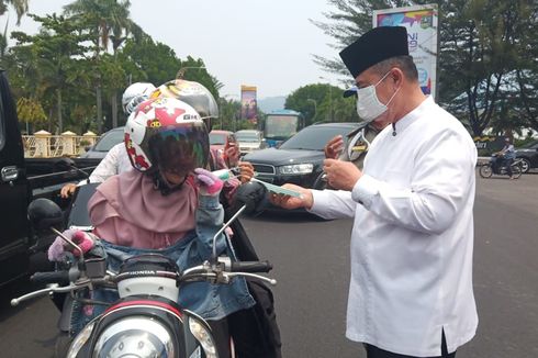 Kualitas Udara Memburuk, Pemprov Sumbar Bagikan 7.000 Masker 