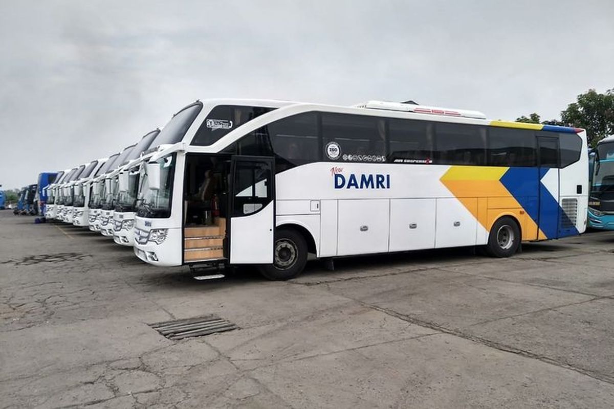 Armada bus Damri yang melayani rute Pool Damri Kemayoran ke Bandar Lampung.