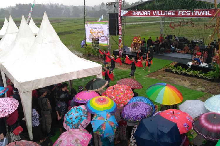 Banjar Village Festival 2017 digelar di Kecamatan Licin, Banyuwangi, pada 8-9 Juli 2017. Festival itu dibuka oleh Wakil Bupati Banyuwangi Yusuf Widyatmoko.