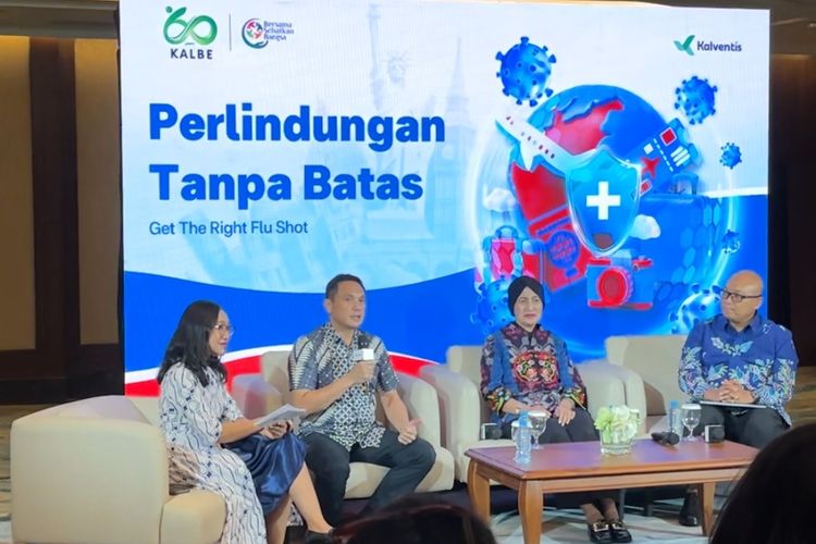 Presiden Direktur PT Kalventis Sinergi Farma, Vidi Agiorno (kedua dari kiri), Ketua Perhimpunan Alergi Imunologi Indonesia (PERALMUNI), Prof. Dr. dr. Iris Rengganis, Sp.PD-KAI (kedua dari kanan), dan Ketua Satgas Imunisasi Dewasa PB Perhimpunan Dokter Spesialis Penyakit Dalam Indonesia (PAPDI), Dr. dr. Sukamto, Sp.PD-KAI (kanan), dalam media discussion bersama PT Kalbe Farma Tbk di Jakarta, Senin (4/5/2026).