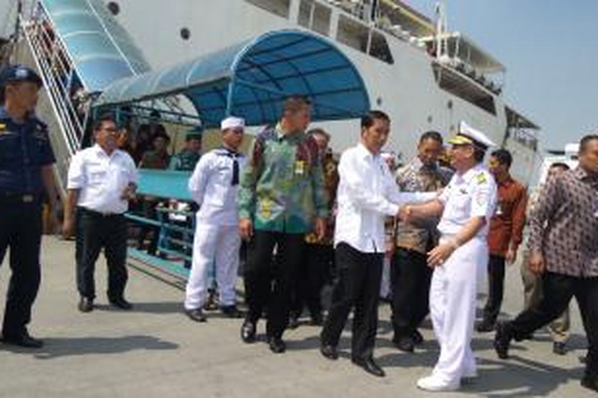 Presiden Joko Widodo di pelabuhan Tanjung Priok, Jakarta Utara, Rabu (17/6/2015).