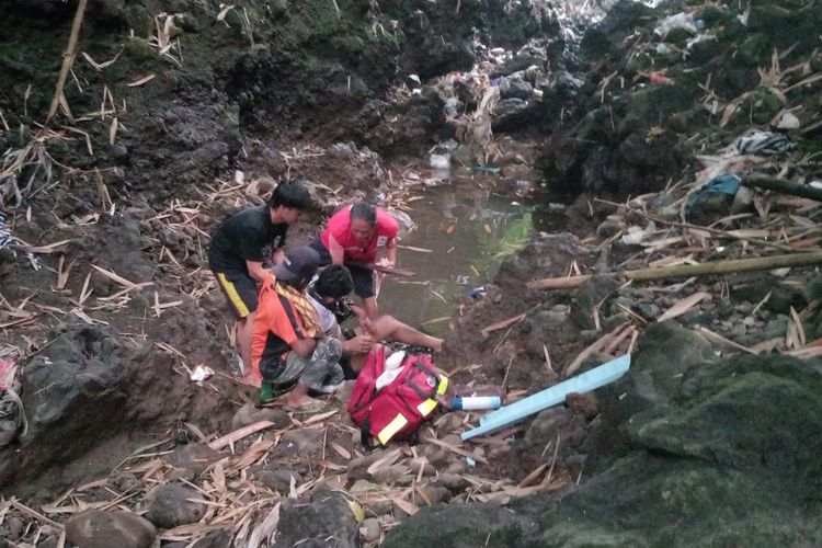 Berniat Bantu Warga yang Jatuh ke Jurang, Seorang Pemuda Ikut Terjerembab