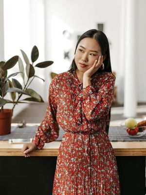 Tak harus pink, ini 7 inspirasi dresscode Valentine yang stylish dan elegan. Tampil beda, tetap romantis di 14 Februari.