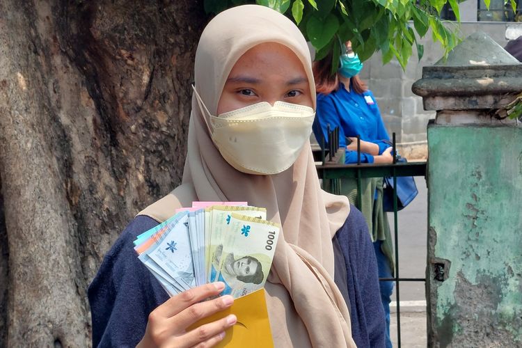 Ilustrsi penukaran uang baru di layanan mobil keliling Bank Indonesia. Jadwal dan Lokasi Penukaran Uang Baru di Medan untuk Lebaran 2023.