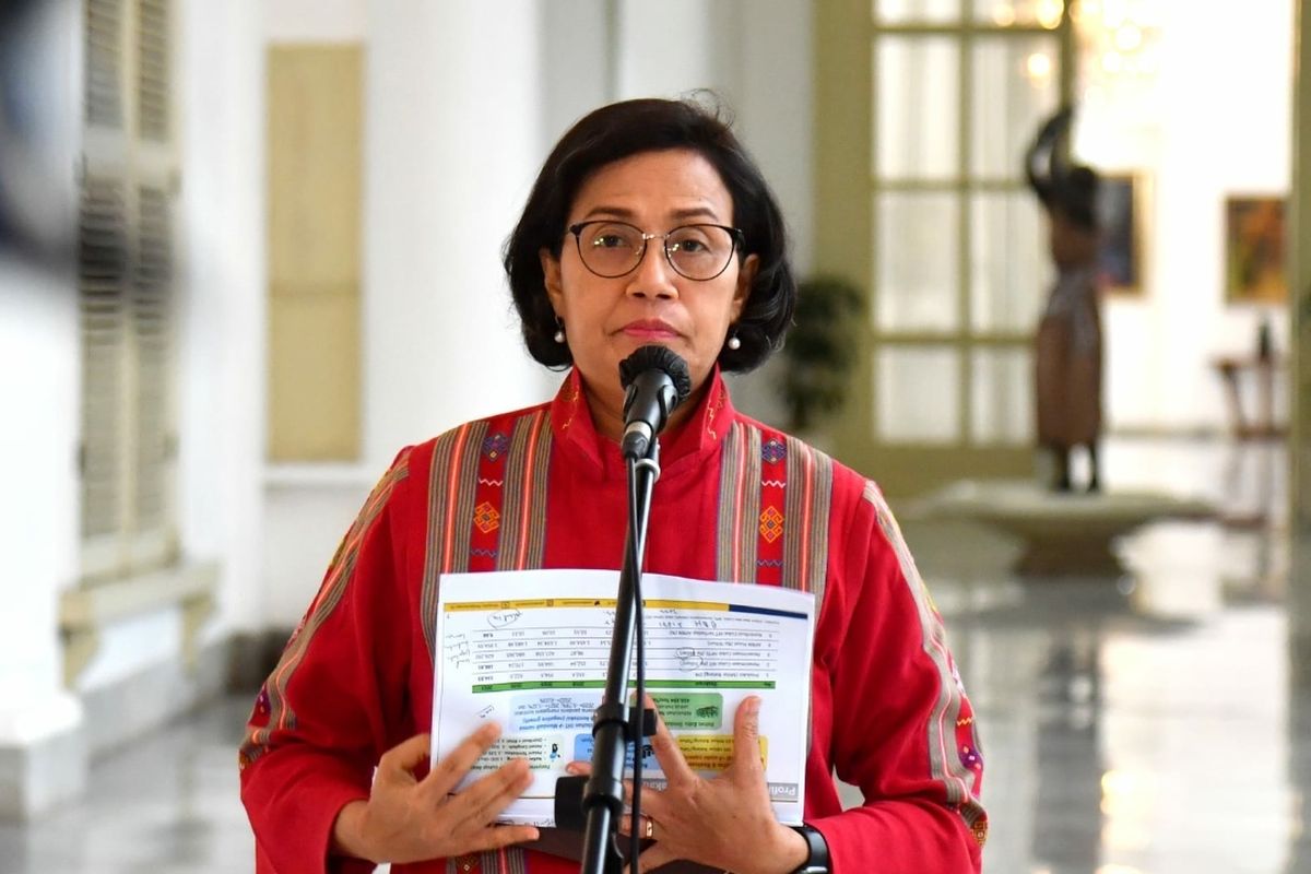 Menteri Keuangan (Menkeu) Sri Mulyani Indrawati memberikan keterangan pers soal kenaikan cukai hasil tembakau usai mengikuti rapat bersama Presiden Joko Widodo di Istana Kepresidenan Bogor, Jawa Barat, pada Kamis (3/11/2022).