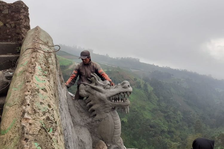 Patung naga di Nepal van Java yang memiliki makna tersendiri bagi warga Dusun Butuh, Kecamatan Kaliangkrik, Kabupaten Magelang, Jawa Tengah.