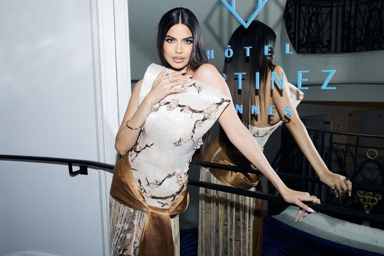 Gaya Rachel Gupta yang mengundurkan diri dari jabatannya sebagai Miss Grand International 2024.