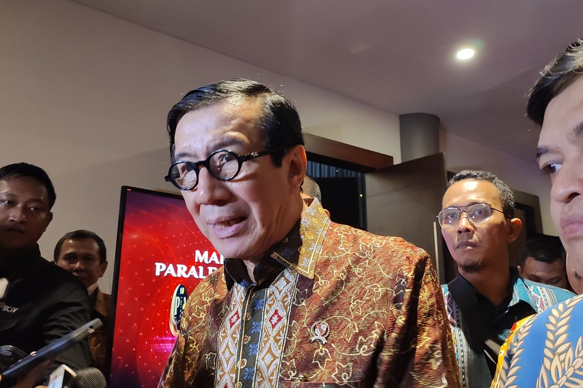 Menteri Hukum dan HAM Yasonna Laoly ditemui selepas acara Paralegal Justice Award Kementerian Hukum dan HAM, Kamis (1/6/2023) malam.