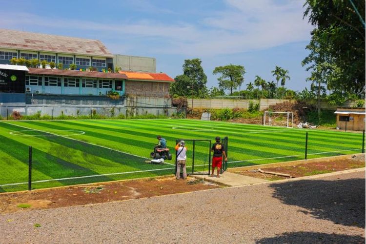 Progres pembangunan lapangan Taman Lapangan Yasmin Sektor 6 di Kelurahan Curug Mekar, Kecamatan Bogor Barat, Kota Bogor, telah mencapai 90 persen. 