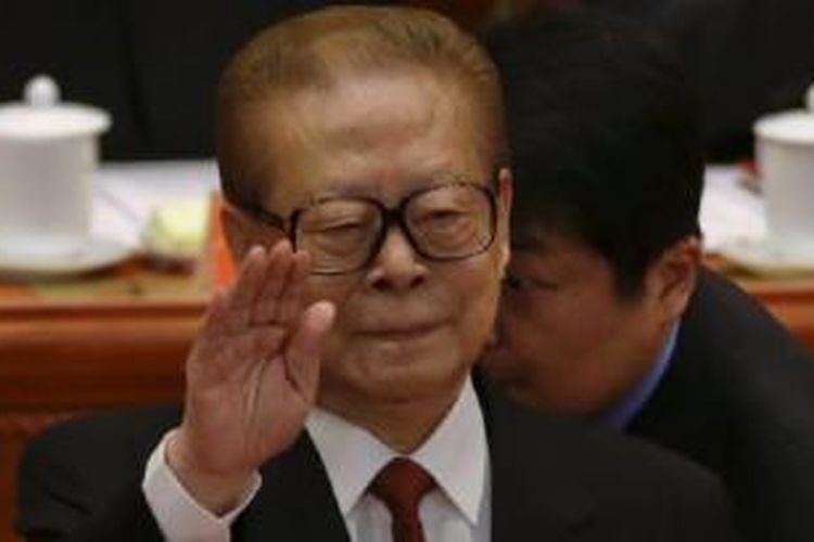 Pengadilan Spanyol hari Senin (18/11) mengeluarkan surat penangkapan terhadap mantan Presiden China Jiang Zemin