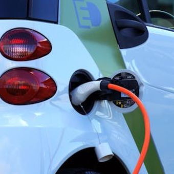 Ilustrasi Mobil Listrik 
