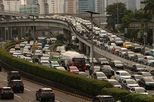 Lalu Lintas Kendaraan Makin Padat Selama PPKM Level 1 di DKI Jakarta
