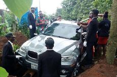 Pria Nigeria Kuburkan Jenazah Ayahnya di Mobil Seharga Rp 1,2 Miliar