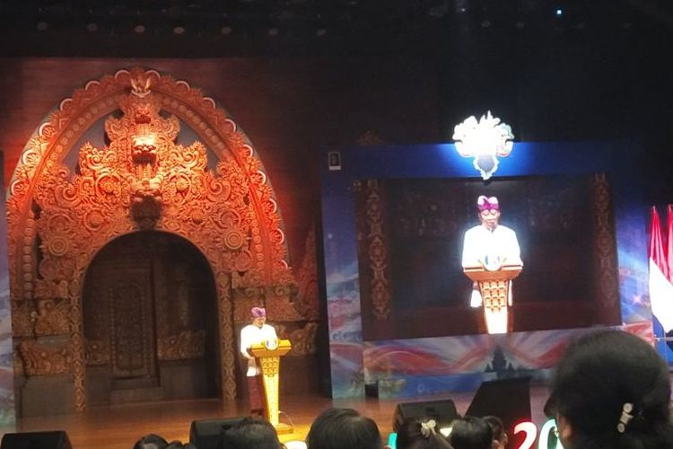 Gubernur Bali Wayan Koster memberikan sambutan di sela pembukaan pameran dan pertemuan bisnis UMKM Bali Jagadhita 2025 di Denpasar, Bali, Senin (2/6/2025). ANTARA/Dewa Ketut Sudiarta Wiguna.
