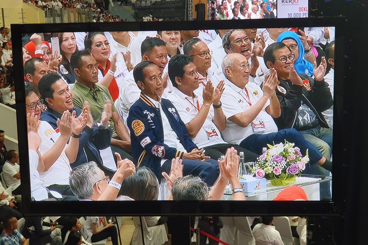 Capres nomor urut 01 Joko Widodo menghadiri deklarasi dukungan 10.000 pengusaha untuk Jokowi-Maruf di Istora Senayan, Jakarta, Kamis (21/3/2019). 