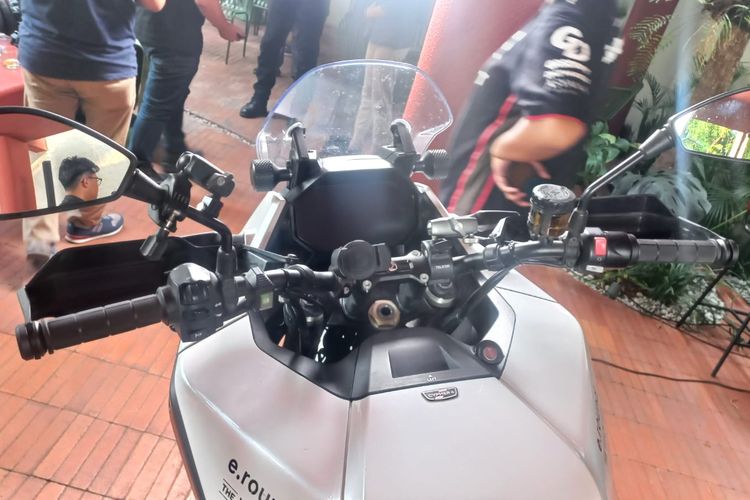 Motor listrik Zero DSR/X yang digunakan Roman Nedielka untuk touring keliling dunia